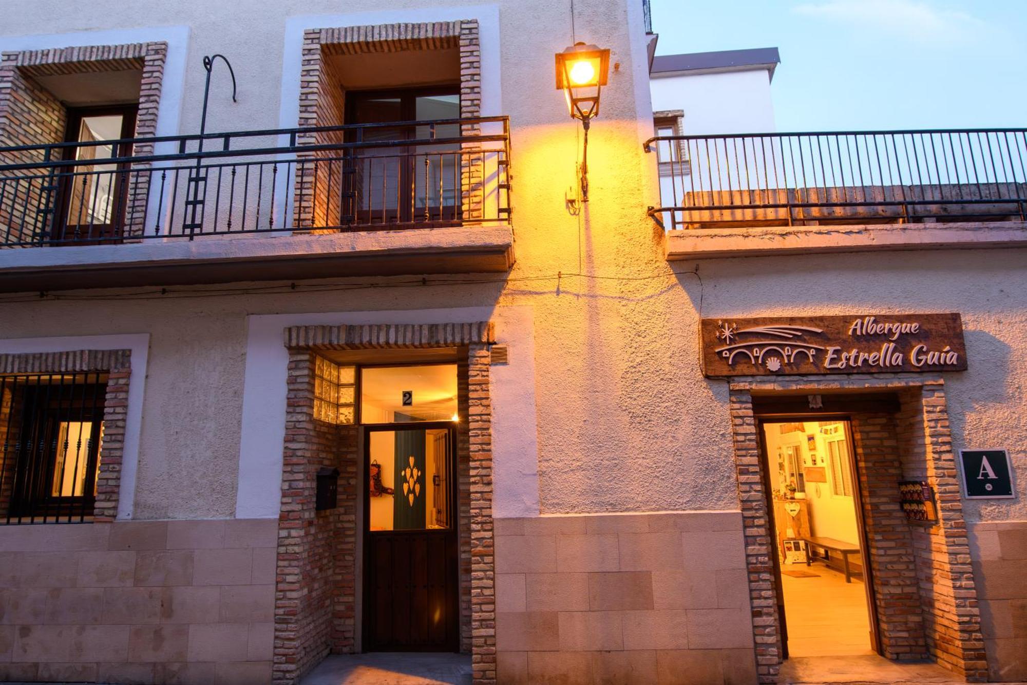 Albergue Estrella Guia Puente la Reina 外观 照片